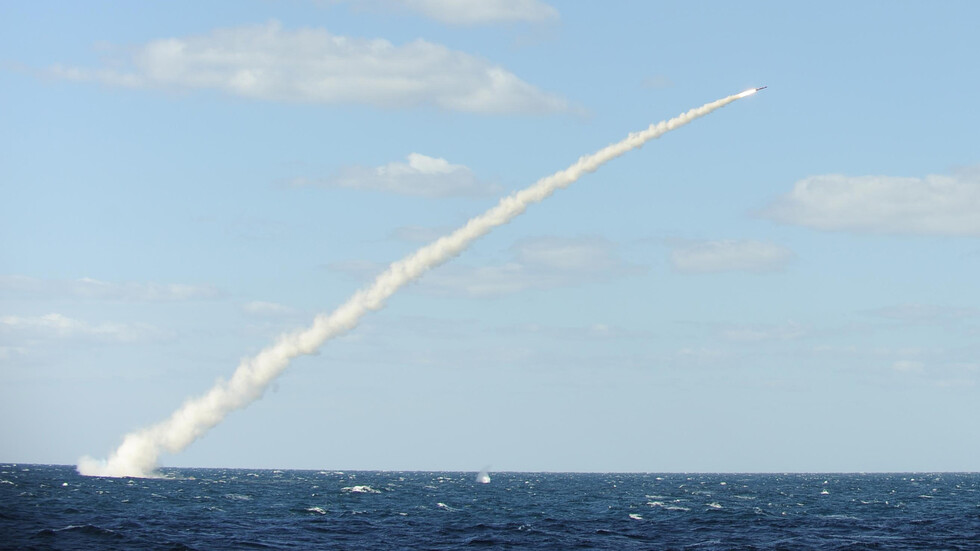 كوريا الجنوبية تنجح في اختبار إطلاق صاروخ باليستي من غواصة