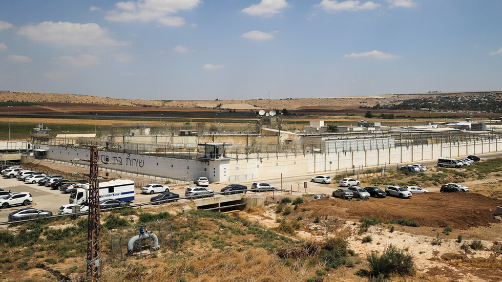 مراسلتنا: سجانو 