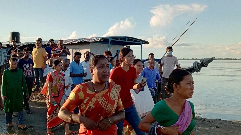 الهند.. غرق زورق وعلى متنه 100 راكب