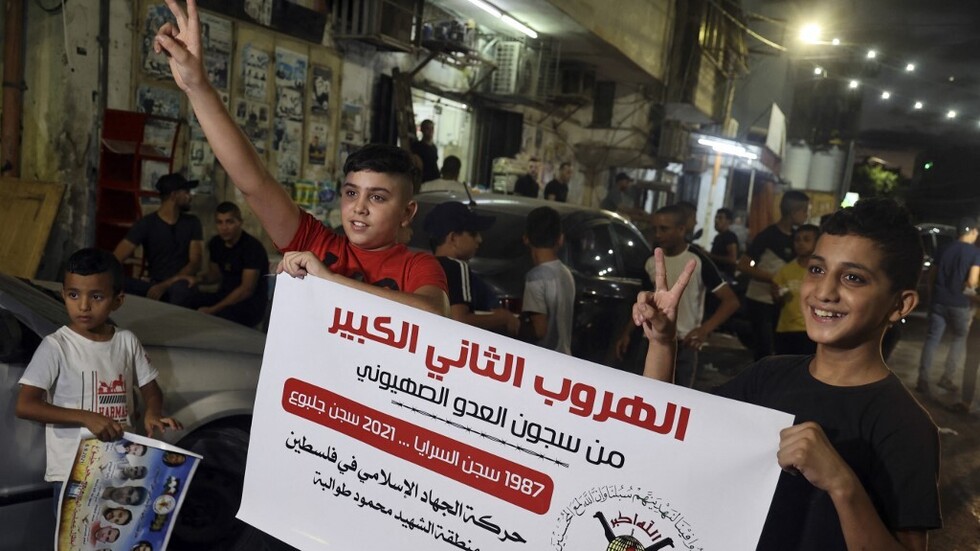 "كان" تنفي طلب غانتس مساعدة فلسطينية للوصول إلى الأسرى الستة الفارين