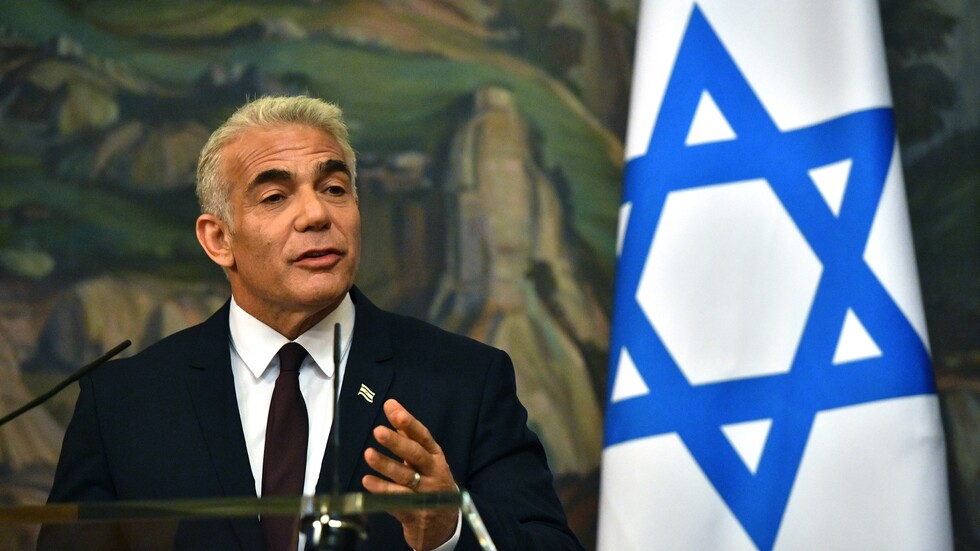 لابيد: إسرائيل قد تبحث مع روسيا اتصالات محتملة مع حكومة سوريا لكن مسألة الجولان ليست للنقاش