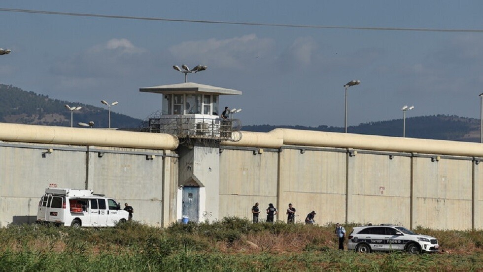 سجانة برج المراقبة في جلبوع: كنت نائمة