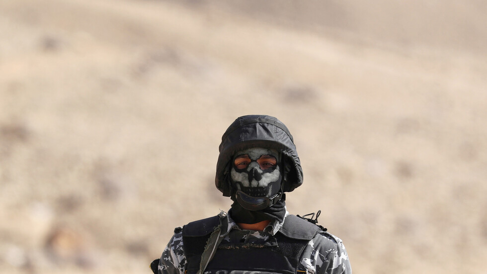 مصر.. فيديو 60 ثانية يوثق سحل شاب خلع ملابسه أمام جارته