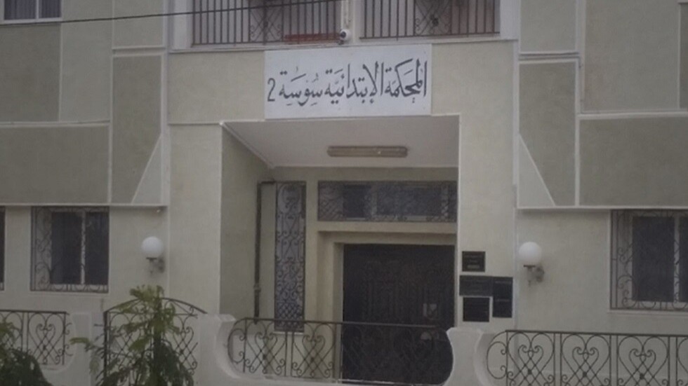 تونس.. توقيف 6 أشخاص بينهم صحفيان بتهمة الاعتداء على أمن الدولة وتلقي أموال مشبوهة