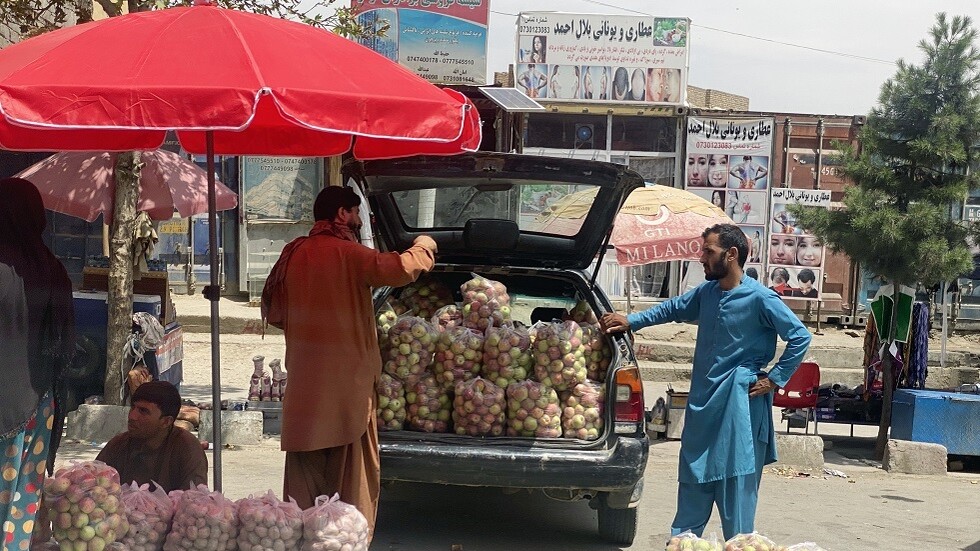 صحيفة تقدم لقطات من حياة عناصر طالبان في قصر دوستم