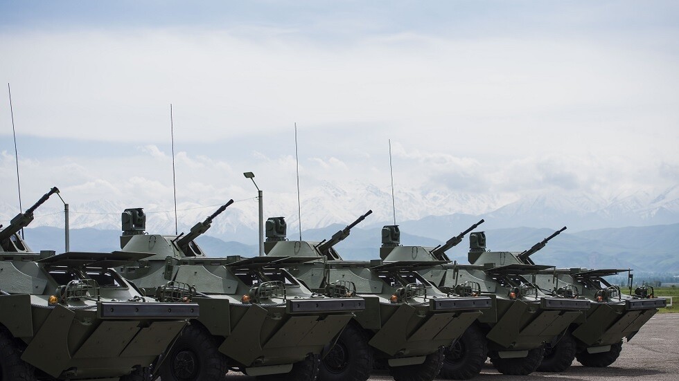 روسيا تسلم مركبات استطلاع قتالية إلى طاجيكستان