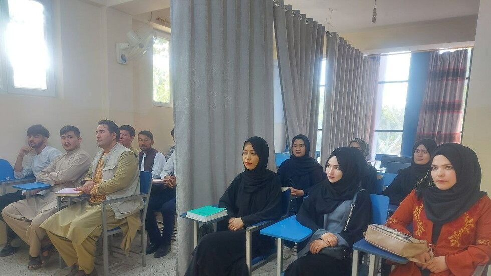 طالبان تكشف موقفها من تعليم النساء بالجامعات والدراسات العليا