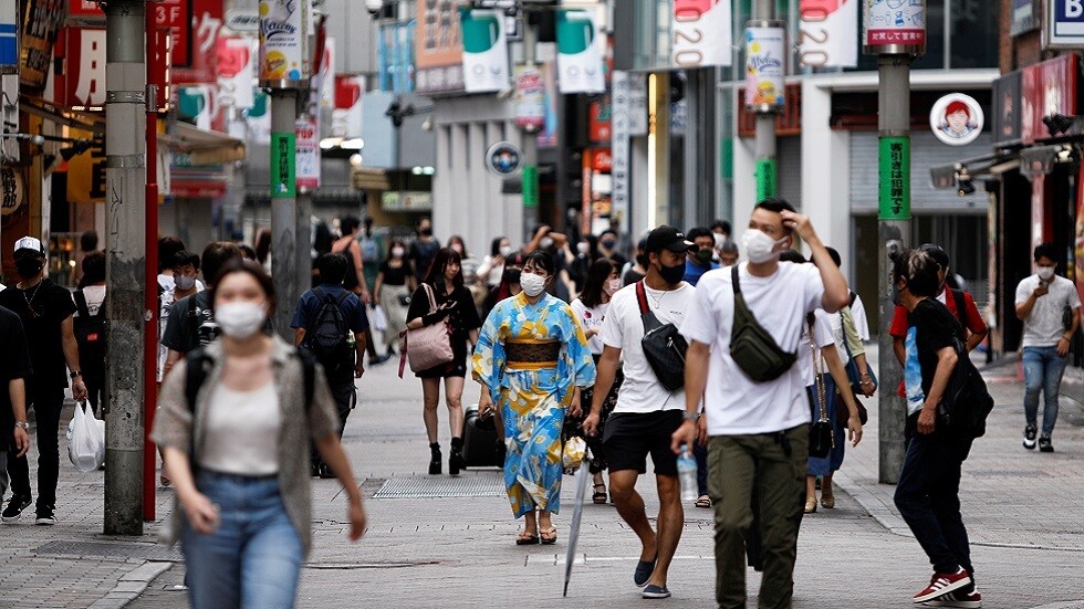 اليابان تتجاوز معدل تطعيم 50٪ ضد كورونا وتدرس تخفيف القيود