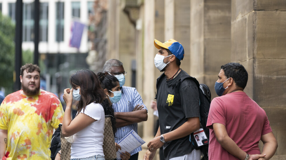 بريطانيا تتخلى عن خطط إصدار تصاريح كورونا للأماكن المزدحمة