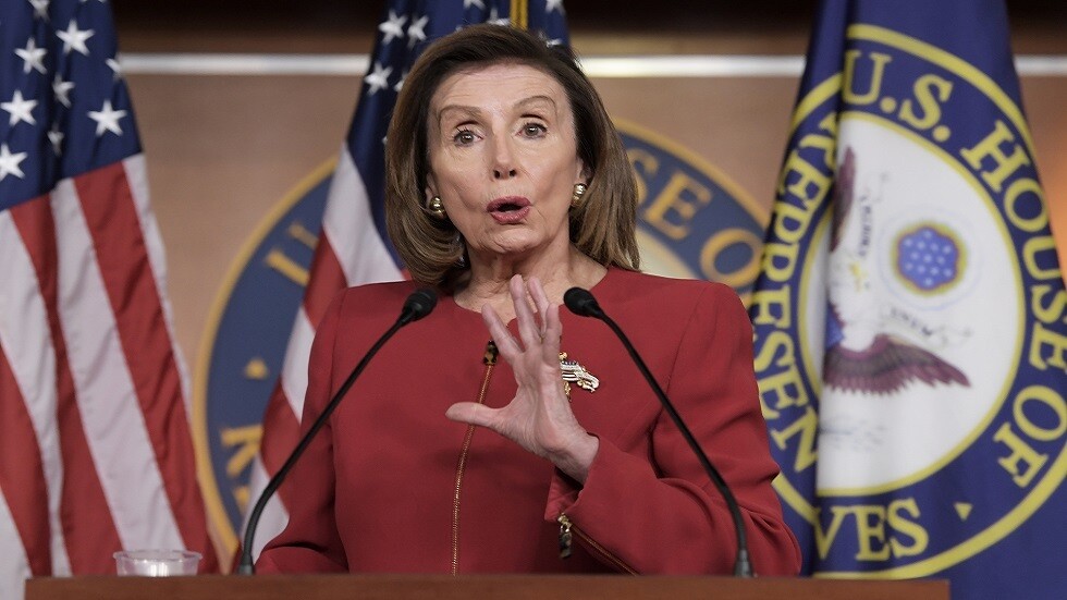 بيلوسي تعلق على مزاعم تعذيب موظف إغاثة سعودي