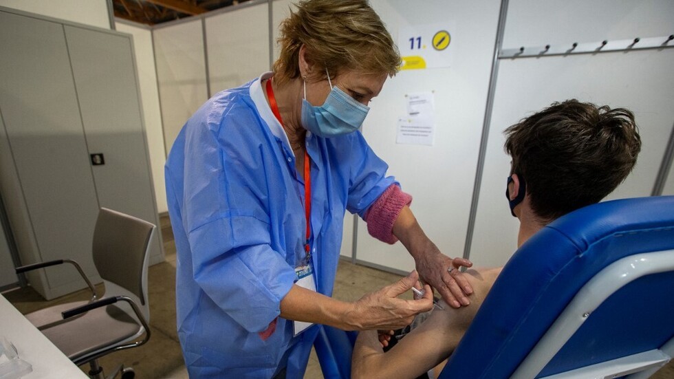 بريطانيا.. 1.2% من وفيات كورونا هذا العام كانت للمطعمين بشكل كامل