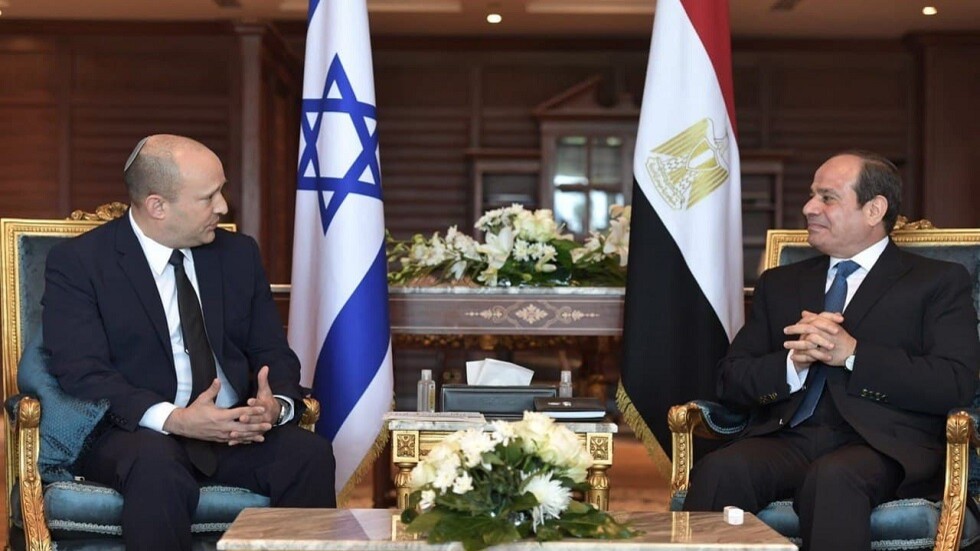 "أسسنا لعلاقة  متينة".. رئيس الحكومة الإسرائيلية يكشف ما دار بينه وبين السيسي في شرم الشيخ (فيديو)