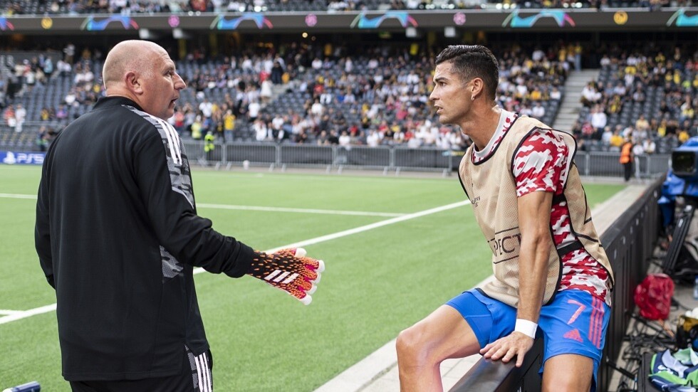 رونالدو يهدي قميصه لامرأة لهذا السبب (صور)