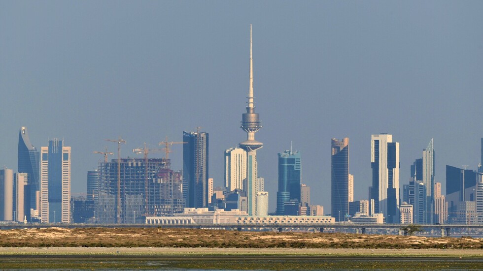 الكويت تخطط لتخفيض رواتب موظفين في جهاز حكومي إلى النصف