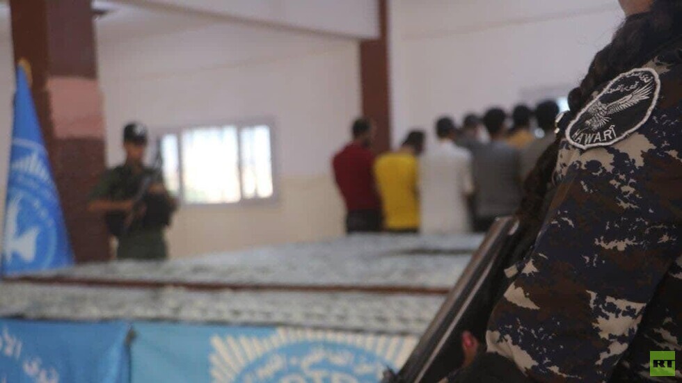 العثور على مئات الآلاف من الدولارات المزورة على الأراضي السورية