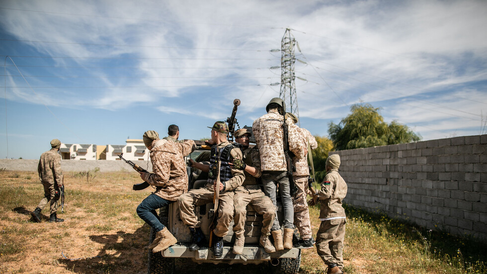 "تاس" عن مصدر في قوات حفتر: تركيا تسحب مسلحين سوريين من قاعدة في غرب ليبيا باتفاق مع مصر