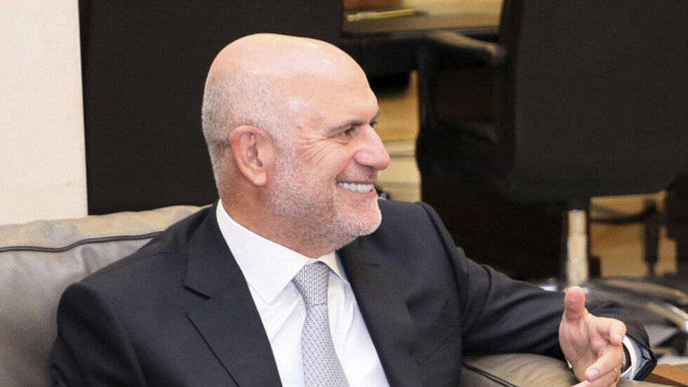 لبنان.. مذكرة توقيف غيابية بحق وزير سابق في قضية انفجار مرفأ بيروت