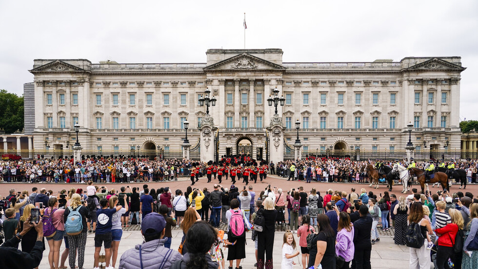 بريطانيا تسجل 26911 إصابة و158 وفاة جديدة بكورونا