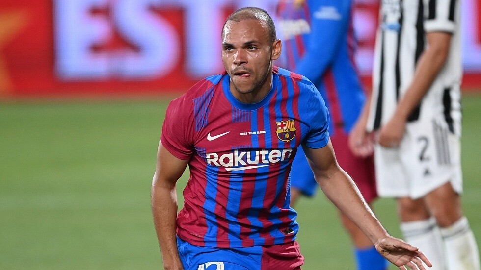 برشلونة يصدر بيانا حول صحة مهاجمه برايثوايت