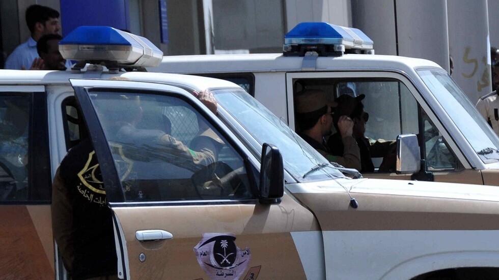 السعودية.. إلقاء القبض على 4 أشخاص نشروا فيديو لمحاولتهم اشعال النار برجل