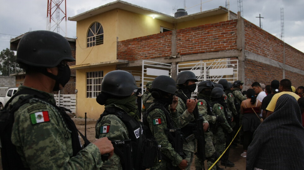 الأمن المكسيكي يقتل 9 مسلحين في تبادل لإطلاق النار قرب الحدود