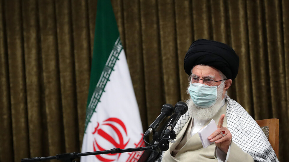 خامنئي: الصهاينة يسعون للحصول على الشرعية في الساحات الرياضية