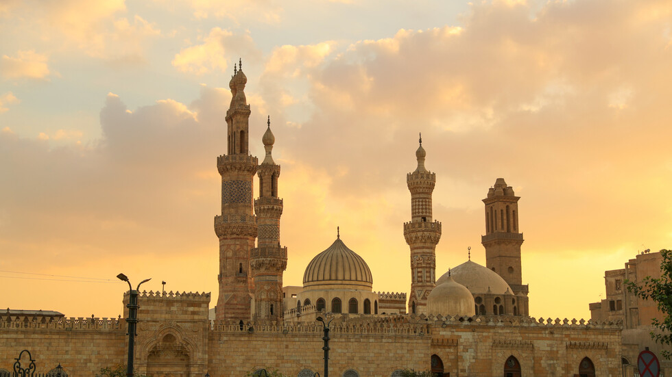 أستاذ فقه في الأزهر: المنتحر فاسق لكنه ليس كافرا ويصلى عليه بعد وفاته ويدفن بمقابر المسلمين