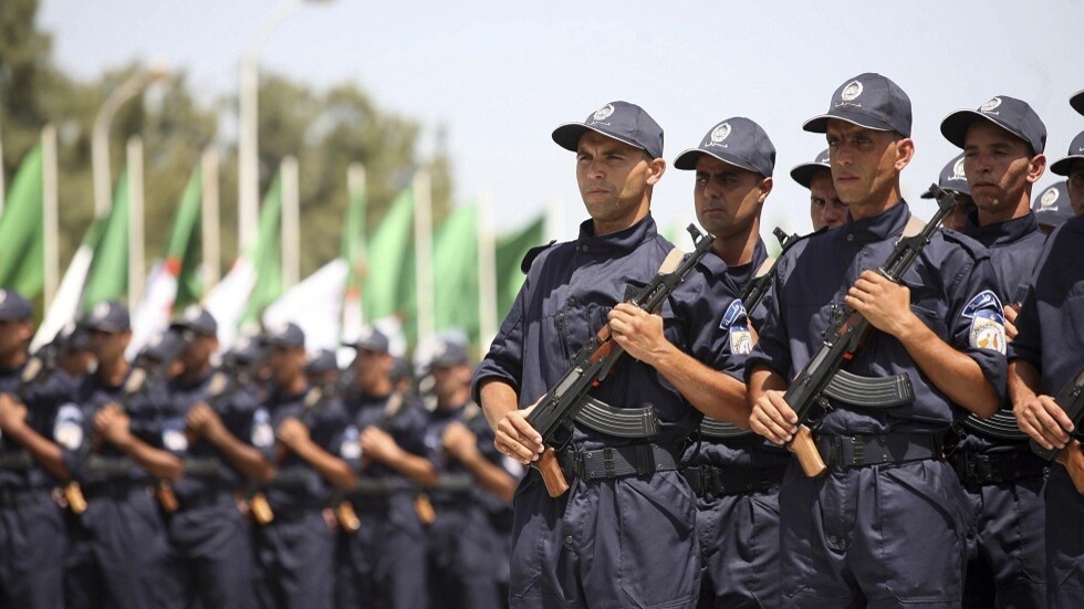 الجزائر.. العثور على أكثر من 20 كيلوغراما من حشيشة الكيف قرب الحدود المغربية