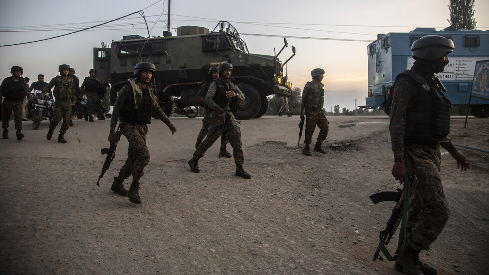 وسائل إعلام هندية: قطع الاتصالات والإنترنت عن كشمير على خلفية تسلل إرهابيين