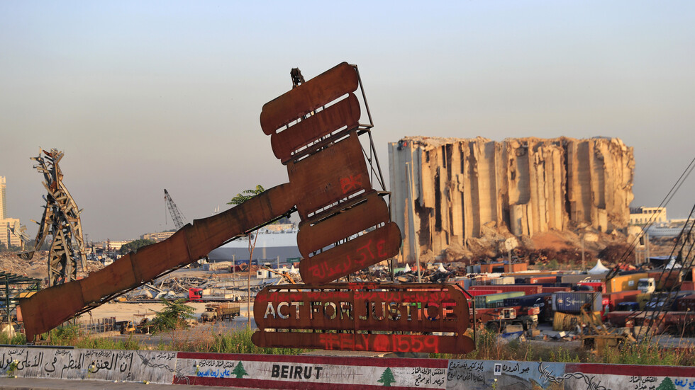 القضاء اللبناني يحدد موعدا لاستجواب 3 نواب في قضية انفجار مرفأ بيروت