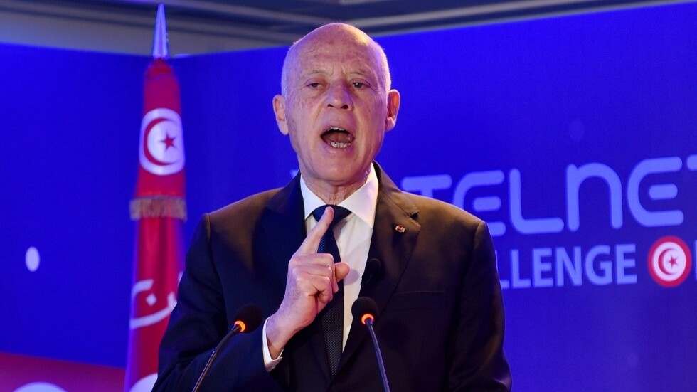 الرئيس التونسي يوسع صلاحياته بأمر رئاسي