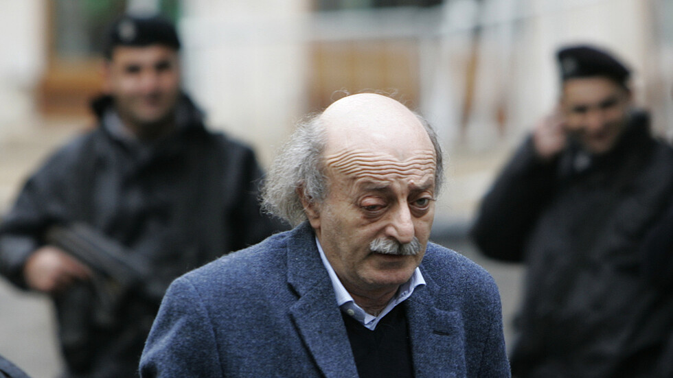 صحيفة الأخبار: وليد جنبلاط تدخل للإفراج عن موقوف سوري على صلة بعميل إسرائيلي