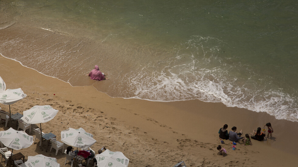 مصر.. منع النزول إلى الشواطئ بسبب الطقس السيء وارتفاع الأمواج