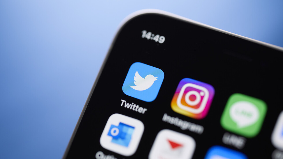 على تويتر.. رئيس دولة يتحول إلى "أروع ديكتاتور"