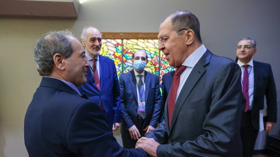 لافروف يؤكد للمقداد دعم روسيا الثابت لسيادة سوريا