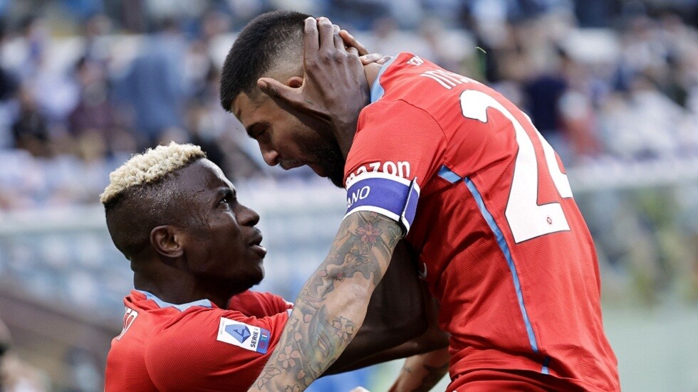 نابولي يستعيد صدارة 