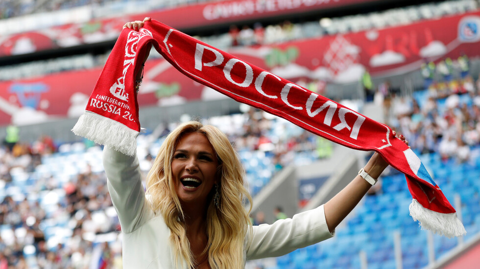 سفيرة كأس العالم 2018 وملكة جمال تروج لجناح روسيا في معرض "إكسبو 2020 دبي"