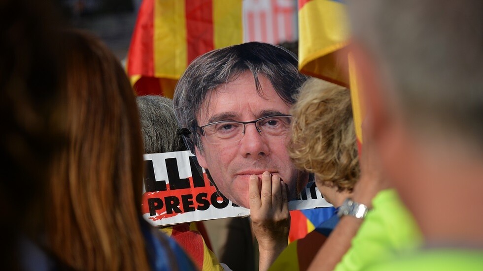 إسبانيا: سنحترم قرار محاكم إيطاليا بخصوص بوتشديمون