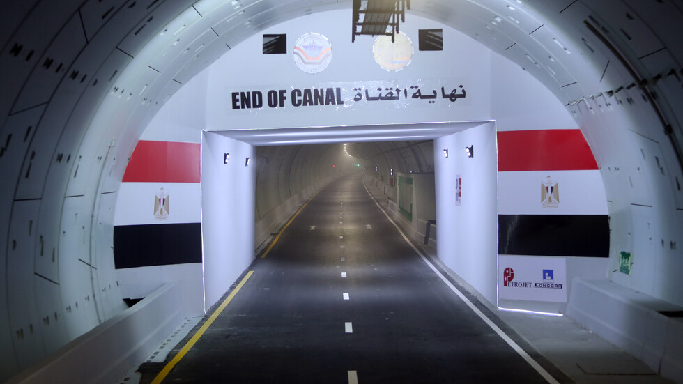لماذا تحفر مصر أنفاقا عملاقة أسفل قناة السويس؟