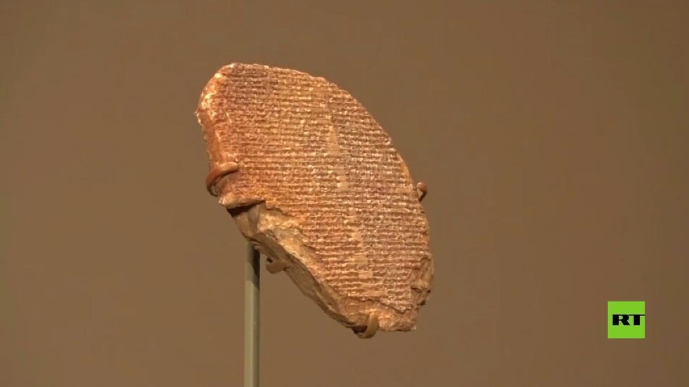 بالفيديو.. عودة 17000 قطعة أثرية إلى العراق بينها لوح ملحمة جلجامش