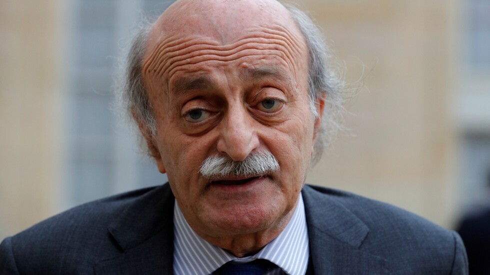 جنبلاط يستفسر: أين أصبح النفط العراقي؟