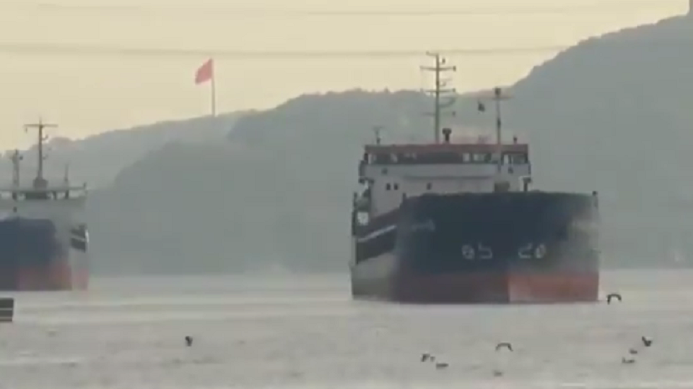 الإعلام التركي ينشر فيديو من مكان اصطدام سفينة شحن روسية مع سفينة تركية في مضيق البوسفور