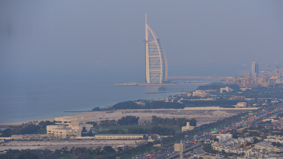 الإمارات.. الحبس وغرامة مالية طائلة عقوبة الابتزاز الإلكتروني