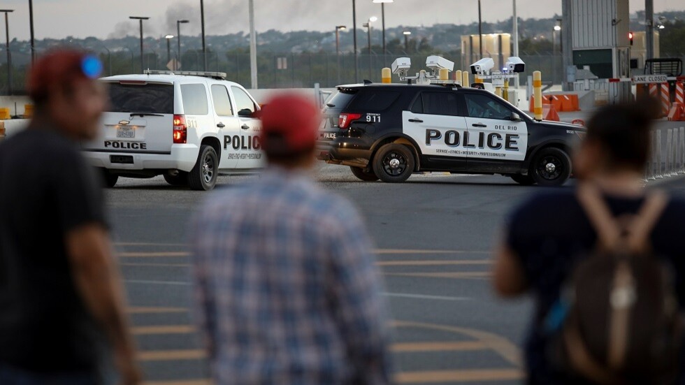 الولايات المتحدة.. طفل في سن الثانية يقتل نفسه بسلاح وجده في حقيبة قريبه
