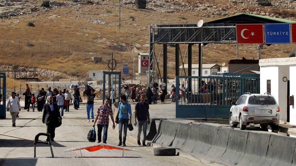 "أسوشيتد برس": اللاجئون السوريون يعيشون في خوف مع تغير المشاعر تجاههم في تركيا