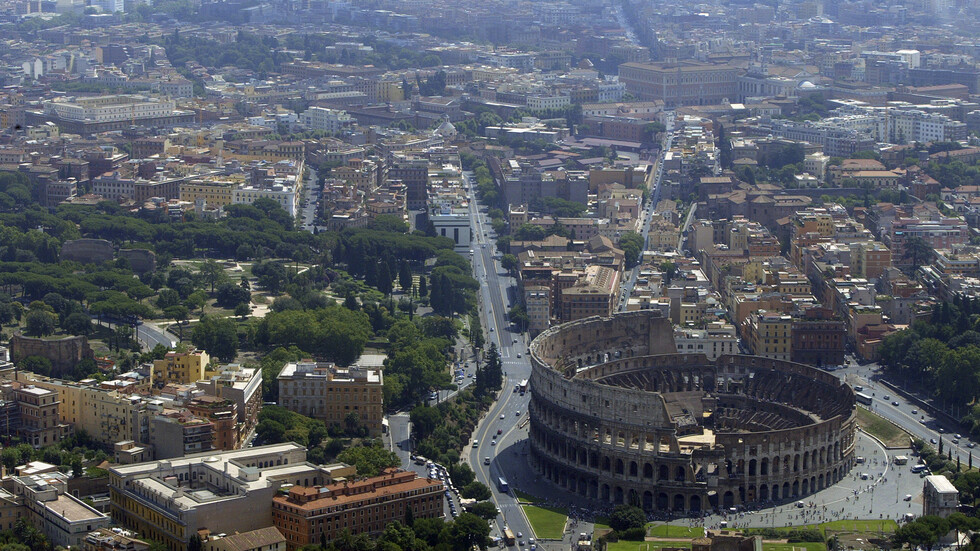 شاهد.. الخنازير البرية تغزو روما