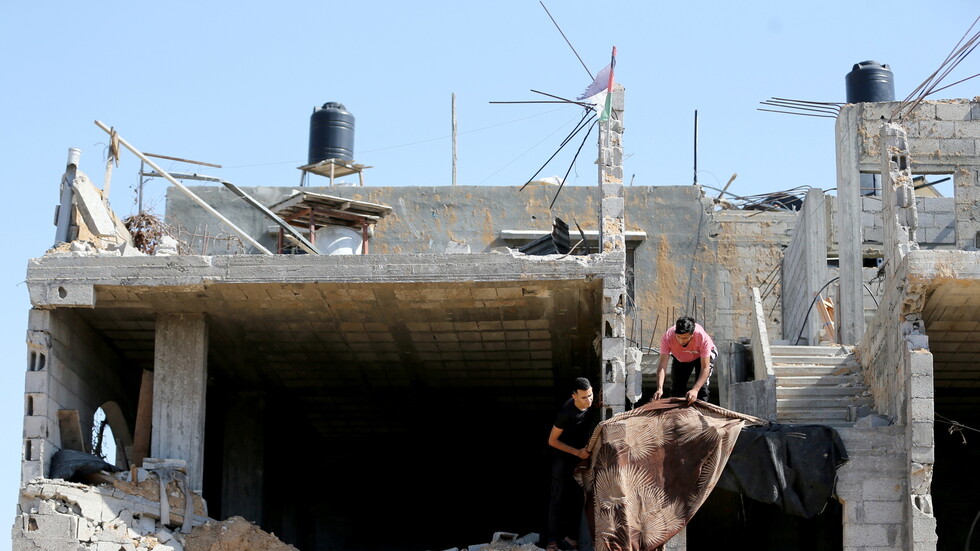 مسؤول فلسطيني: غزة ستباشر إعادة بناء المنازل التي تعرضت للدمار بالقصف الإسرائيلي