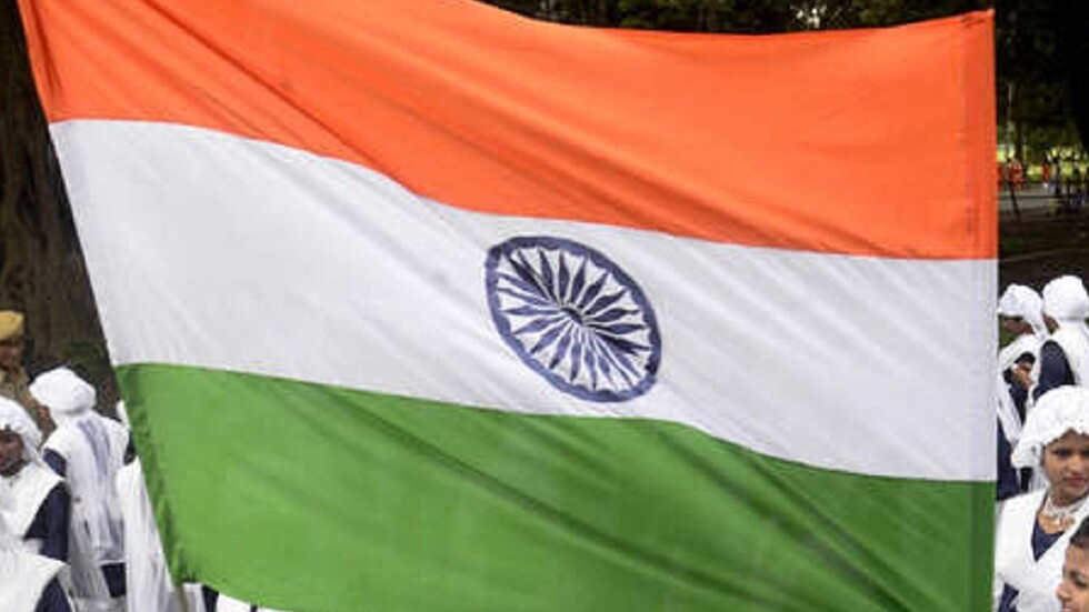 هندي يطلق زوجته لأنها لا تستحم يوميا!