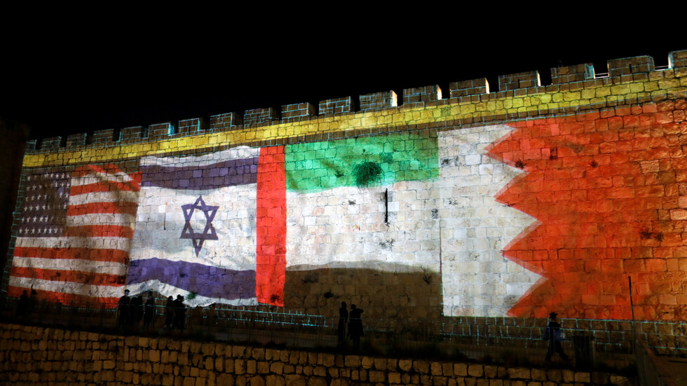 بينيت في لقائه وزيرين بحريني وإماراتي: التقيت ملك الأردن والسيسي وهما مسروران بعلاقتنا