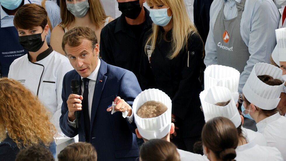 بعد رشق ماكرون بالبيض.. أبرز المواقف المحرجة التي تعرض لها زعماء العالم